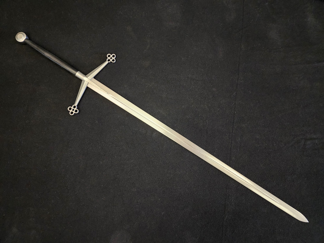 Kingston Arms - Claymore Sword