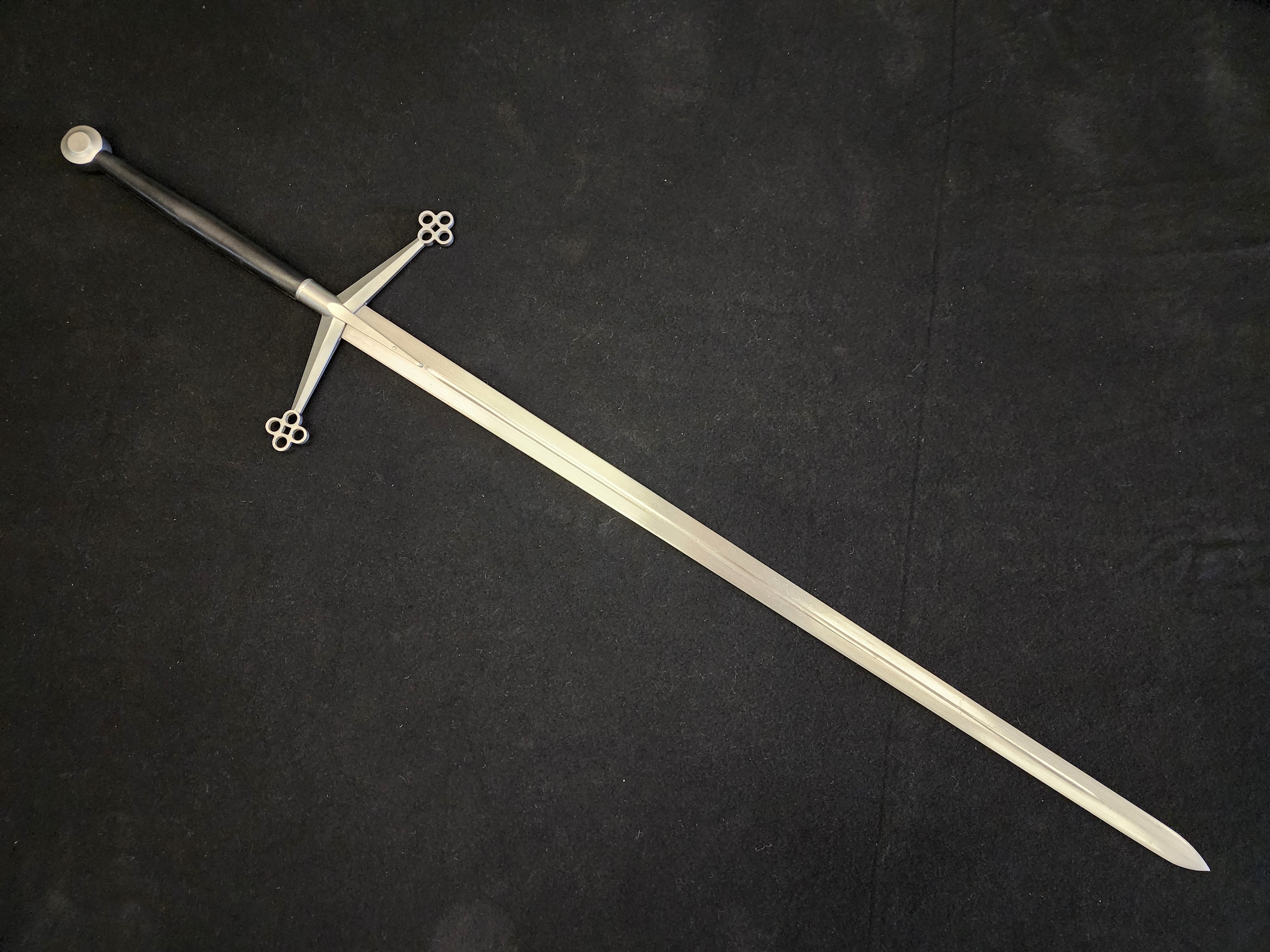 Kingston Arms - Claymore Sword