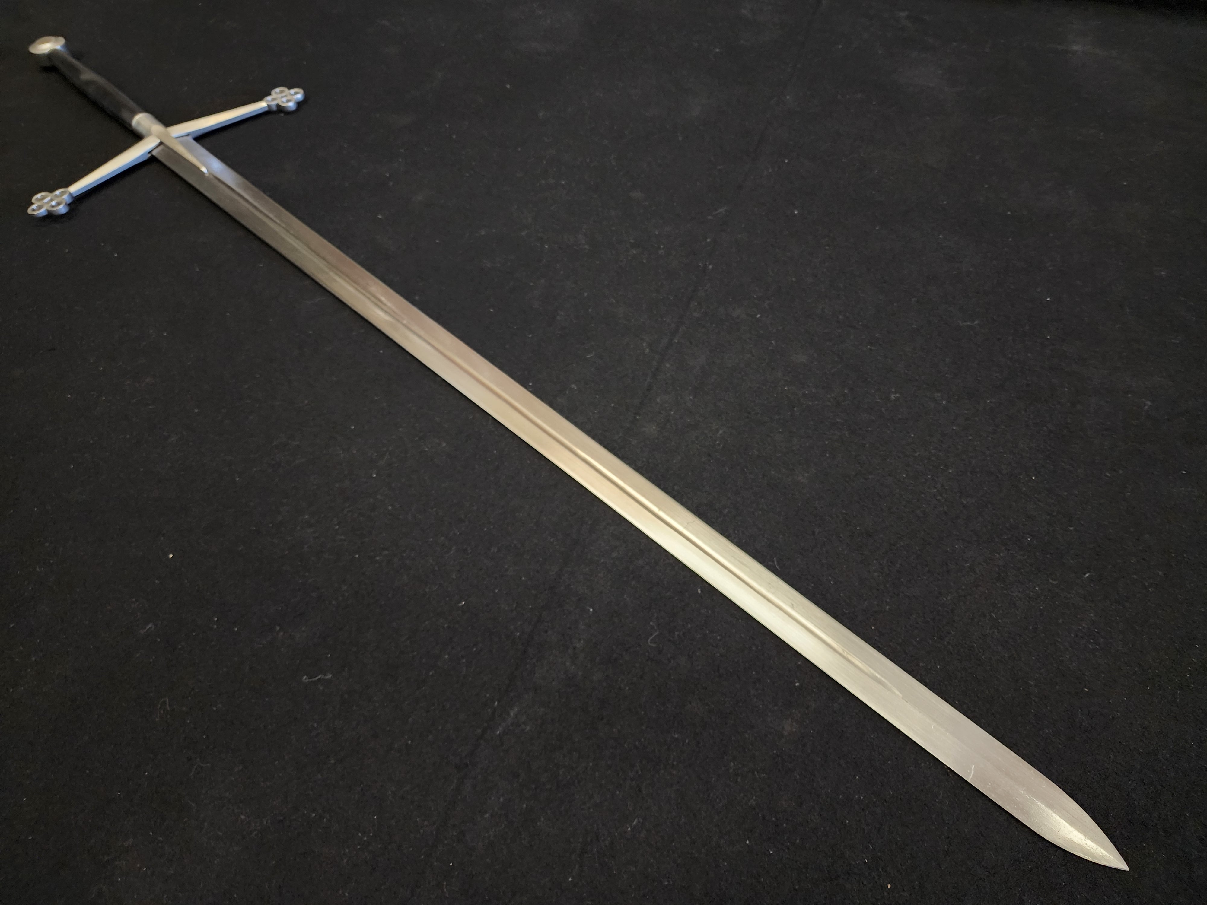Kingston Arms - Claymore Sword